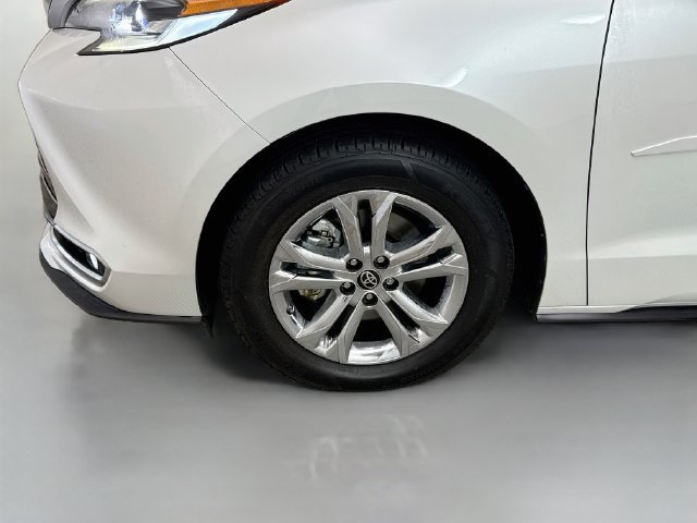 Used 2022 Toyota Sienna Platinum AWD/4WD image 35