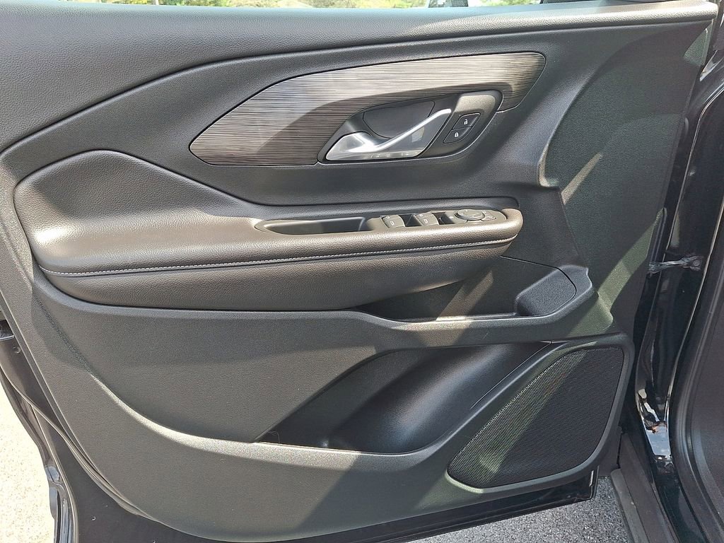 Used 2022 GMC Terrain SLE w/ Driver Convenience Package image 13