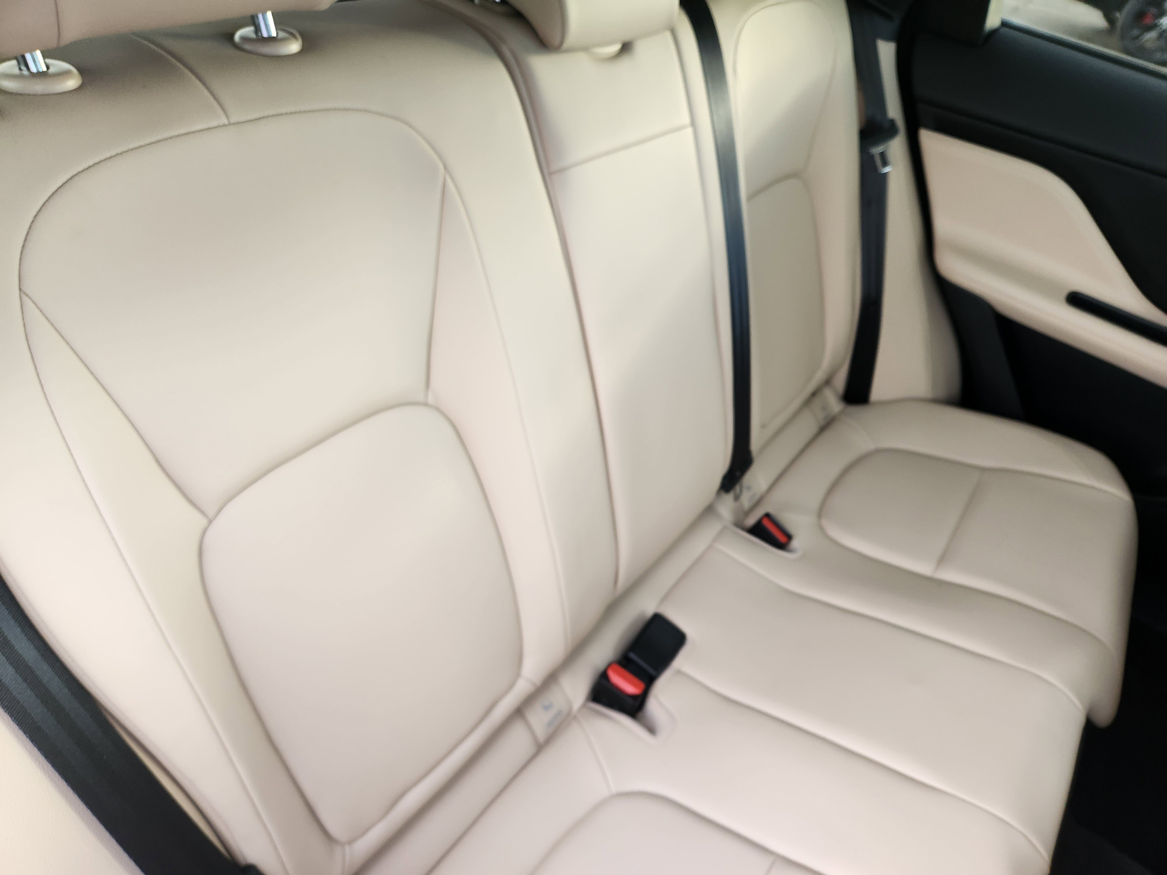 Used 2018 Jaguar F-PACE Premium image 25