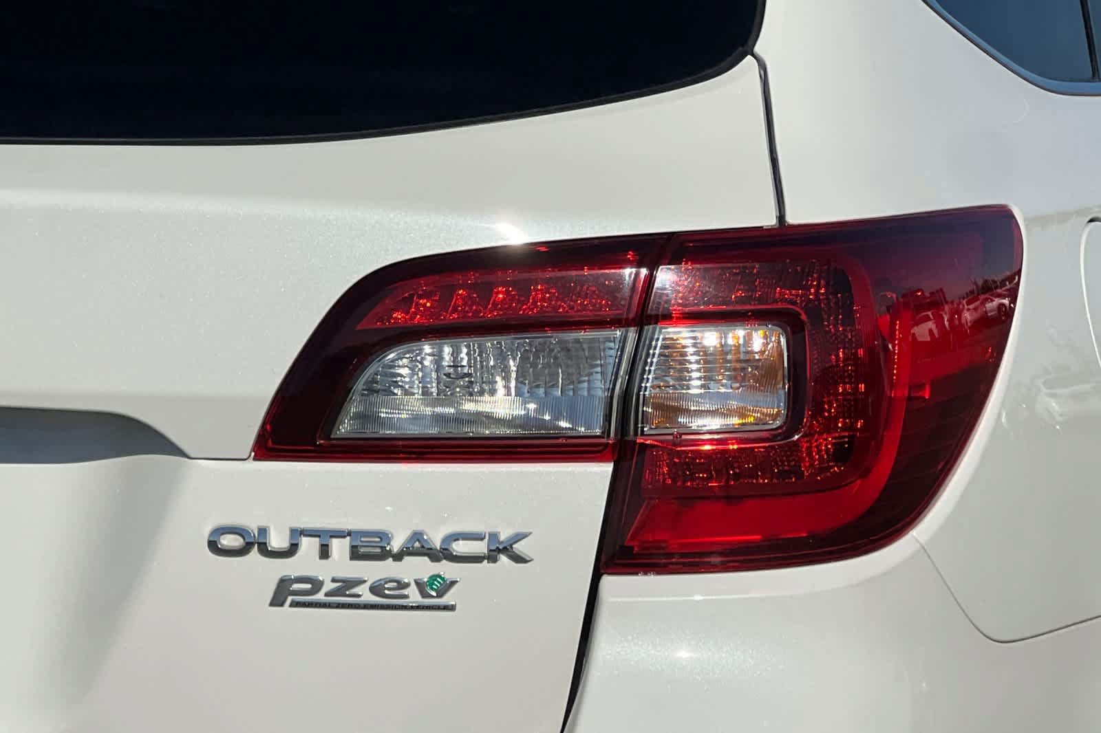 Used 2016 Subaru Outback 2.5i Limited AWD/4WD image 34