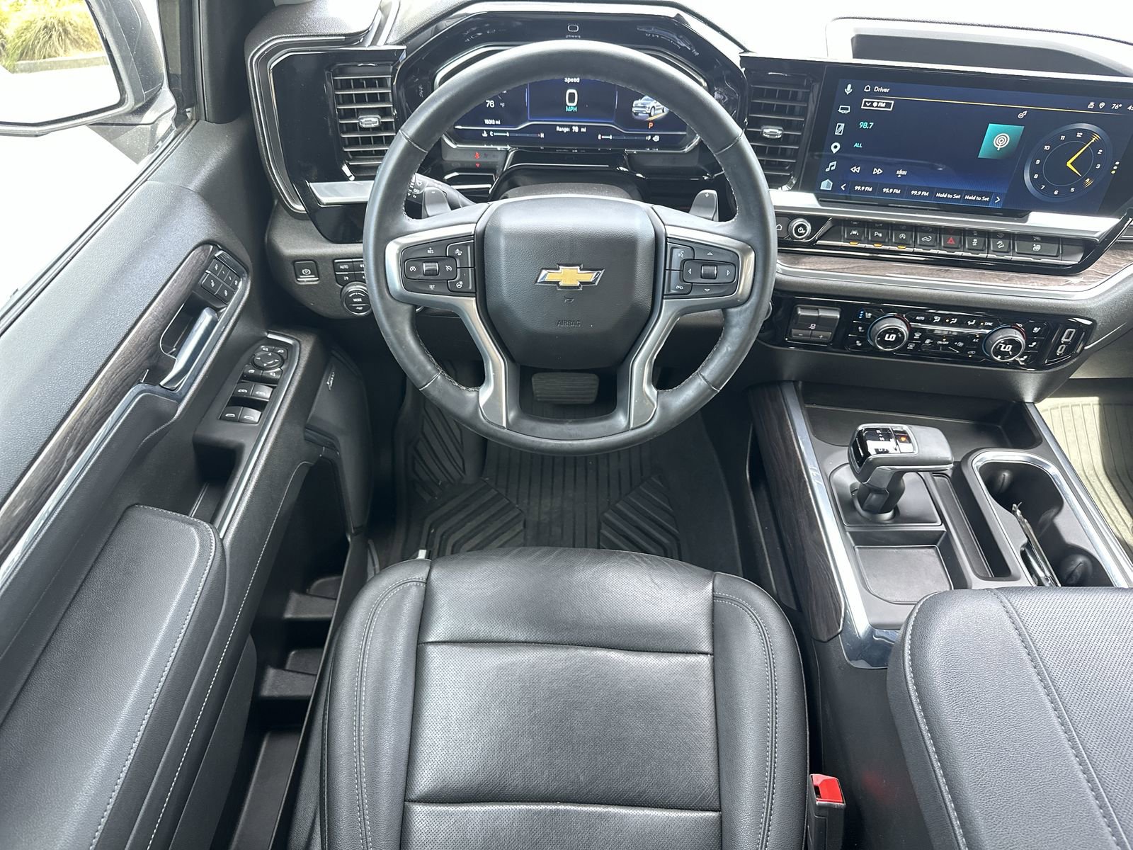 Used 2023 Chevrolet Silverado 1500 LTZ AWD/4WD image 17