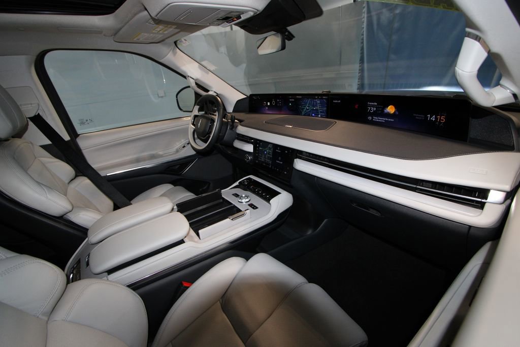 Used 2025 Lincoln Navigator Reserve image 25