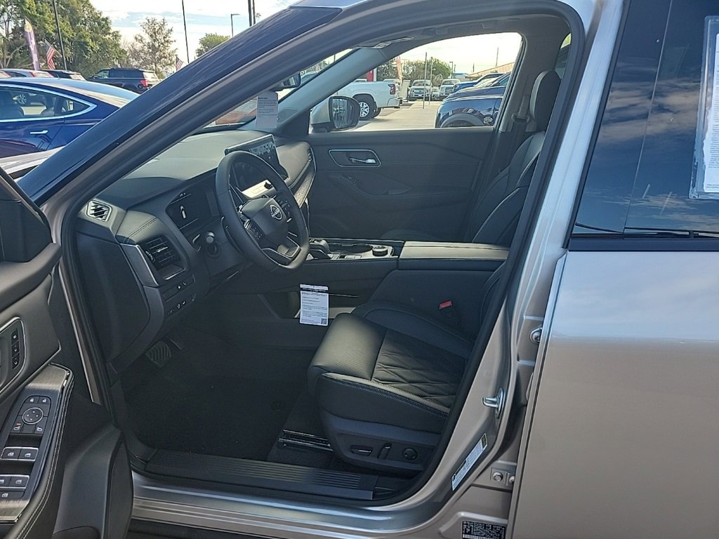 New 2026 Nissan Rogue Platinum image 10