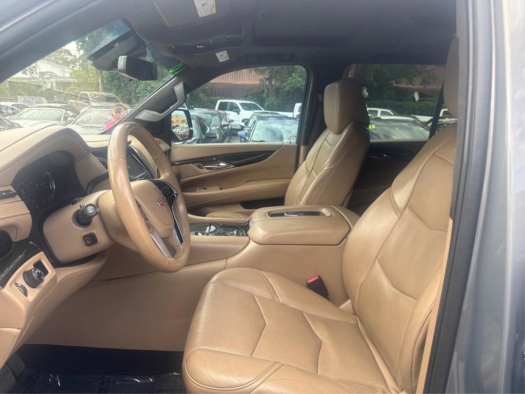 Used 2018 Cadillac Escalade Platinum RWD image 9
