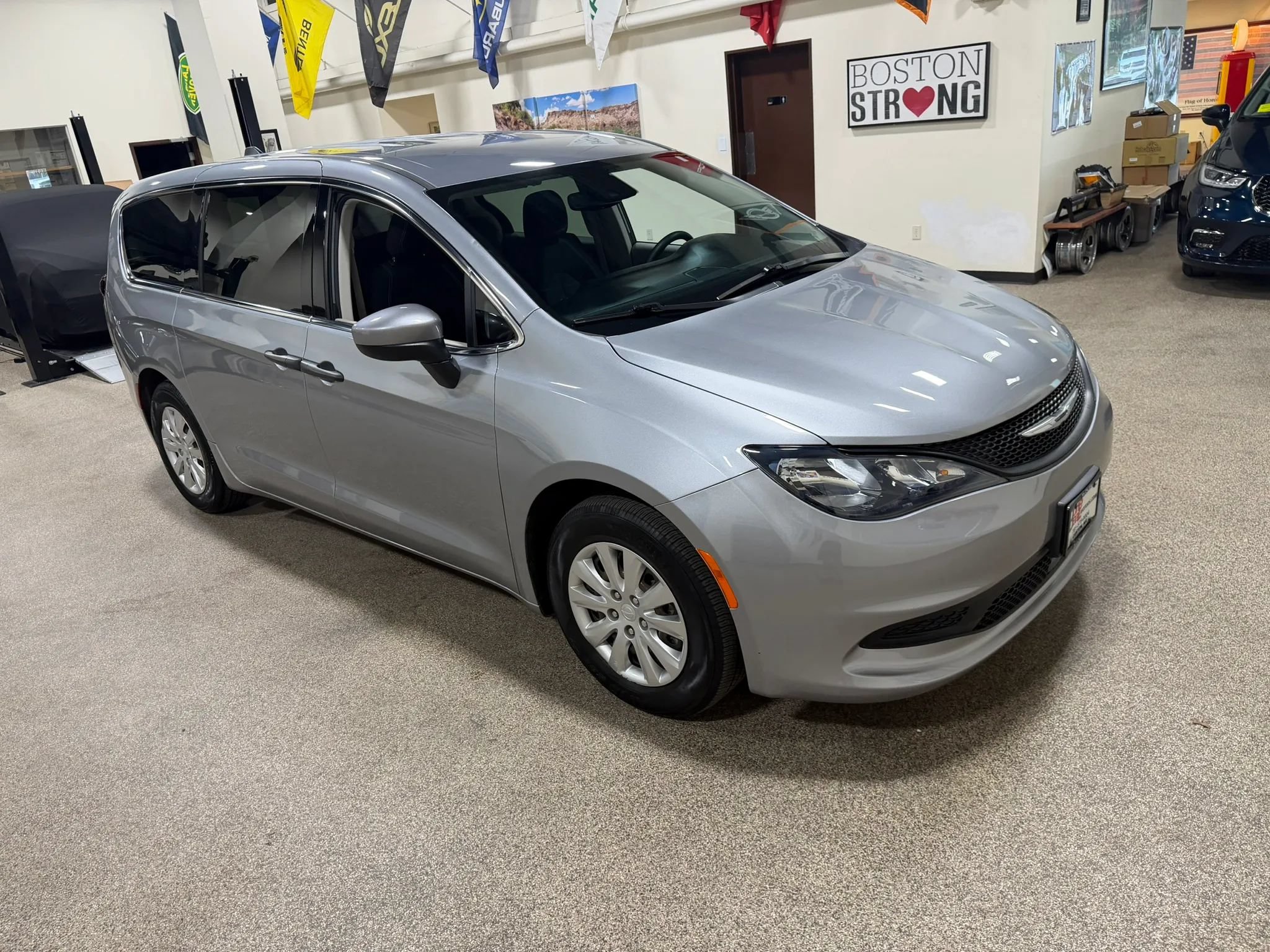 Used 2021 Chrysler Voyager L FWD image 13