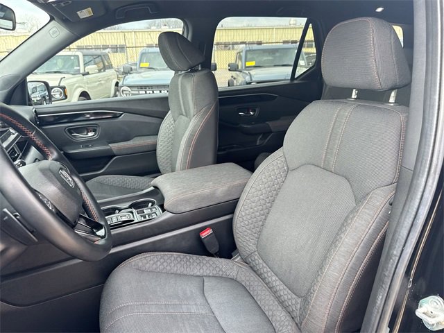 Used 2023 Honda Pilot Sport image 17