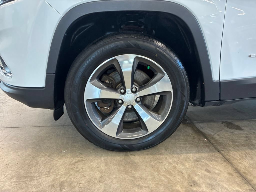 Used 2019 Jeep Cherokee Limited AWD/4WD image 29