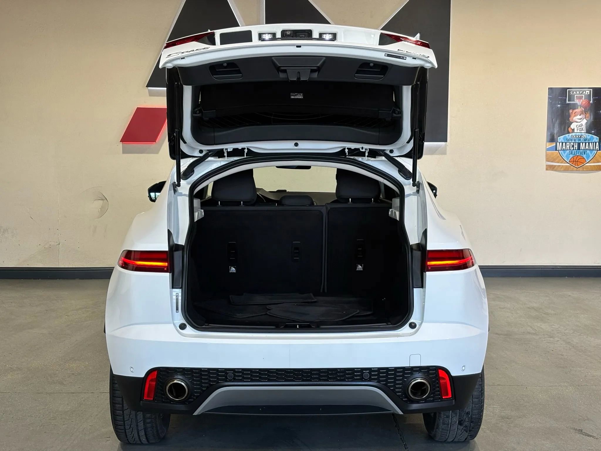 Used 2019 Jaguar E-PACE P250 Sport Utility 4D AWD/4WD image 9
