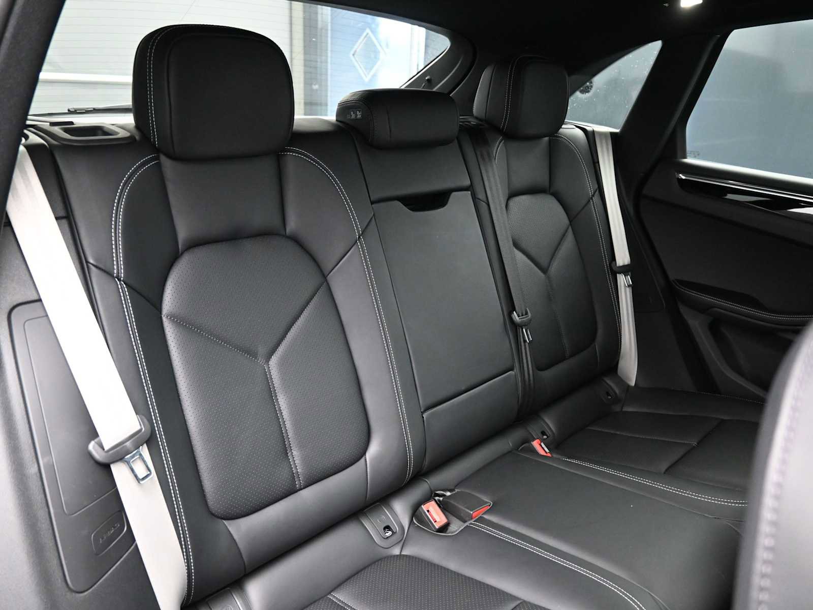 Certified 2025 Porsche Macan Turbo AWD/4WD image 21