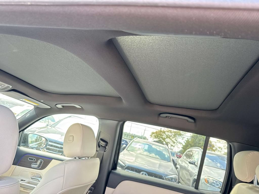 Used 2025 Mercedes-Benz GLB 250 image 9