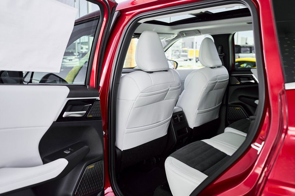 New 2026 Mitsubishi Outlander SE FWD image 17