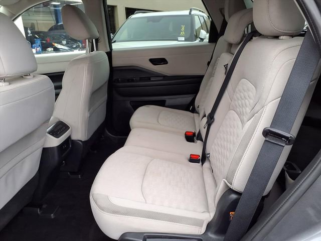 Used 2024 Nissan Pathfinder SV image 9