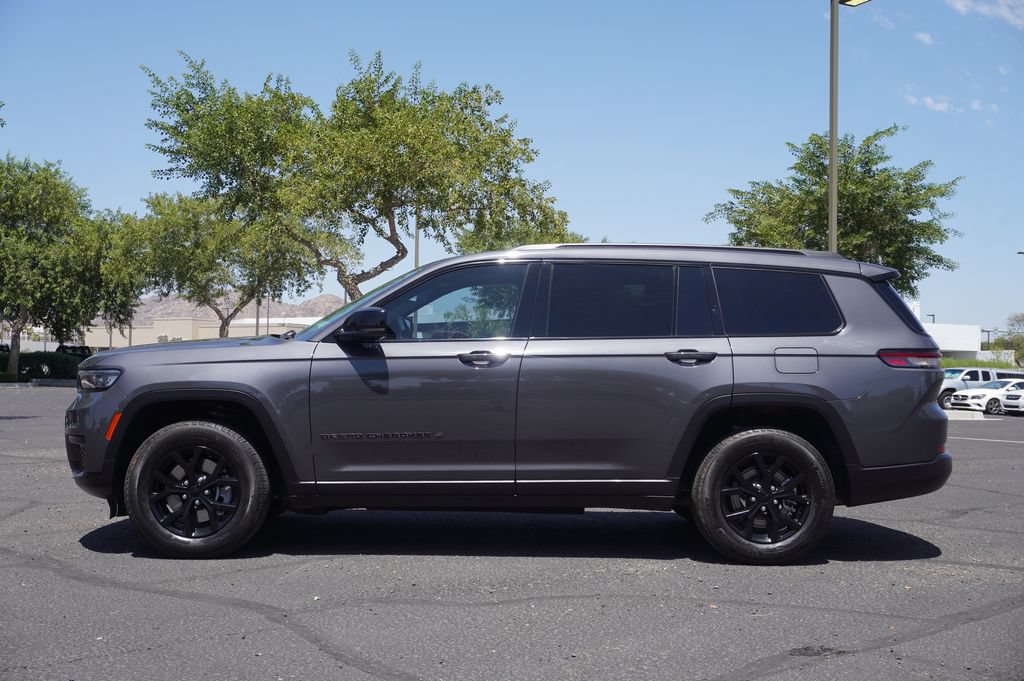 Used 2025 Jeep Grand Cherokee L Altitude RWD image 2