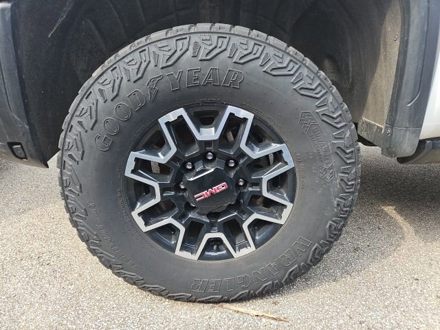 Used 2024 GMC Sierra 2500 AT4X image 8