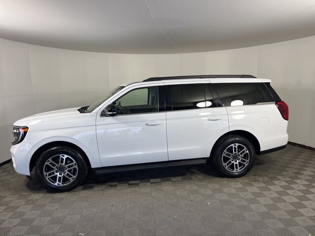 Certified 2025 Ford Expedition Active image 4