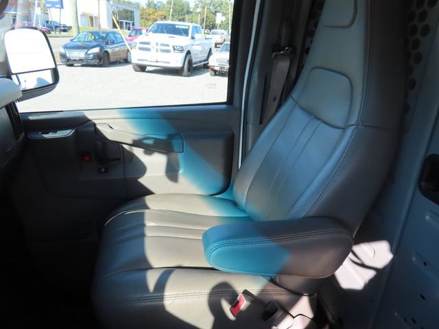 Used 2019 Chevrolet Express 2500 RWD image 23