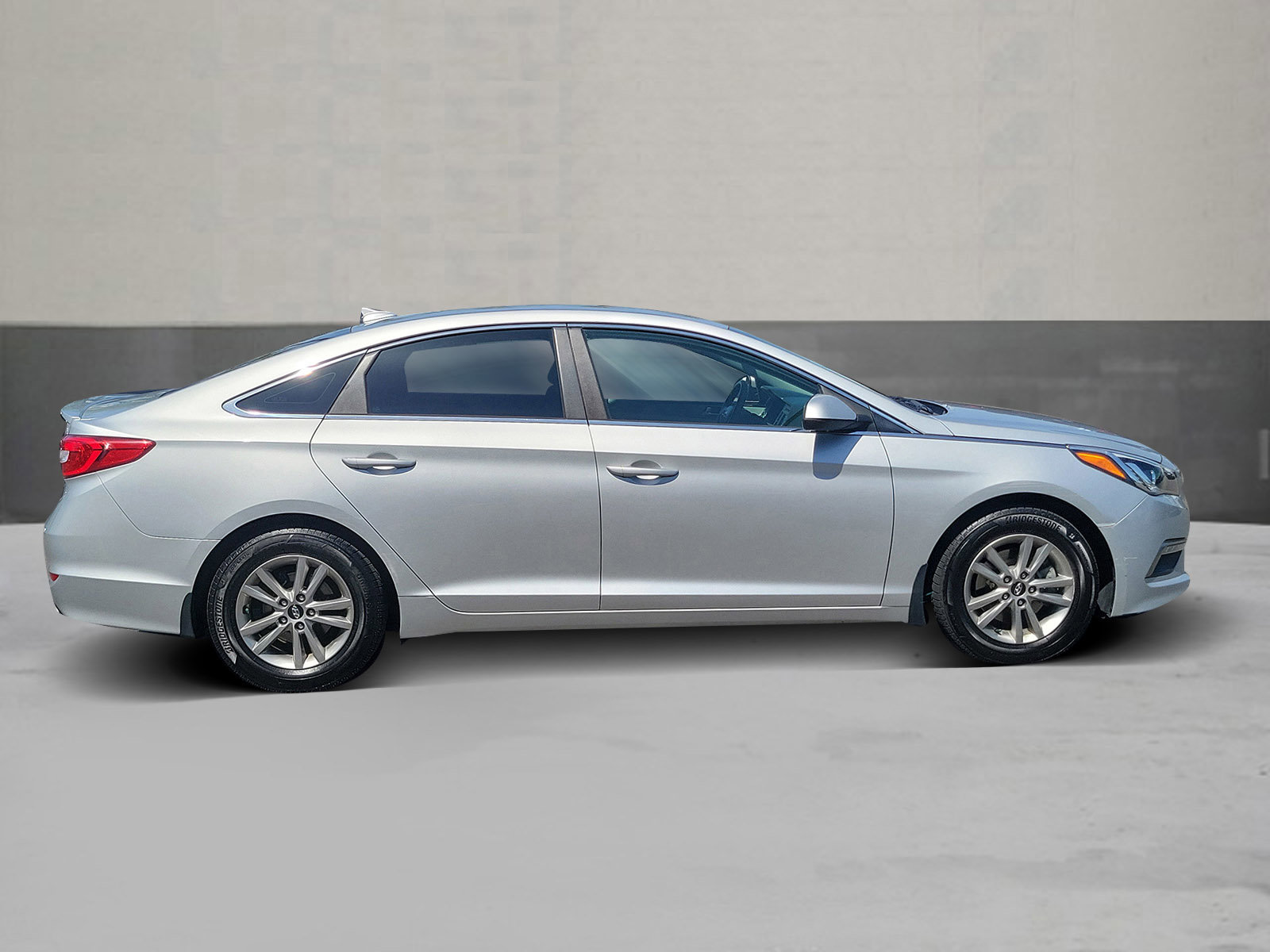 Used 2015 Hyundai Sonata SE w/ Option Group 02 image 4