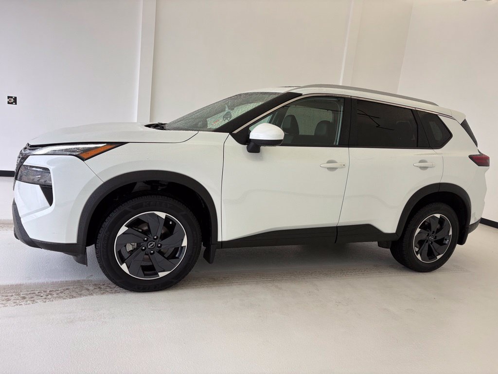 Used 2024 Nissan Rogue SV w/ SV Premium Package FWD image 17