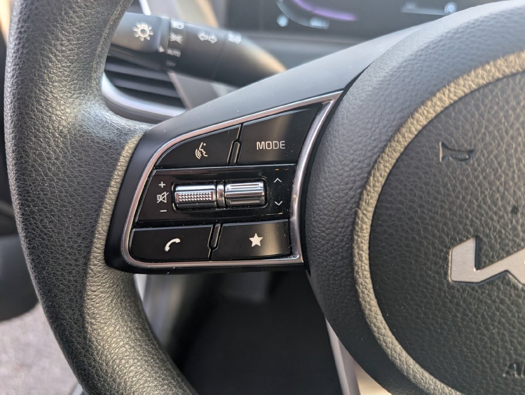 Used 2025 Kia Seltos LX AWD/4WD image 16
