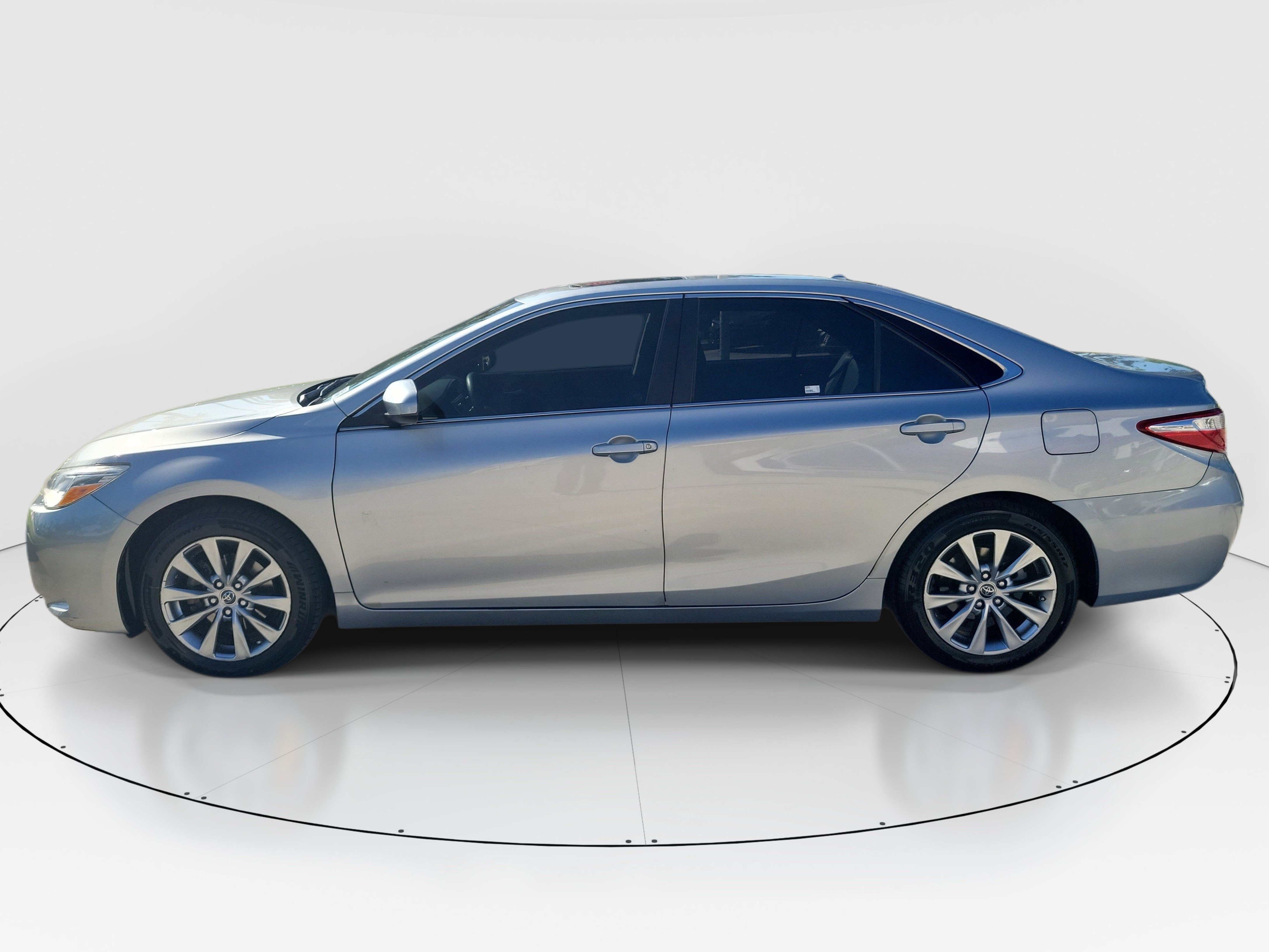 Used 2015 Toyota Camry XLE FWD image 4