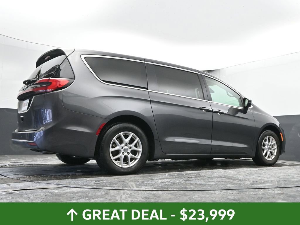 Used 2023 Chrysler Pacifica Touring-L image 49