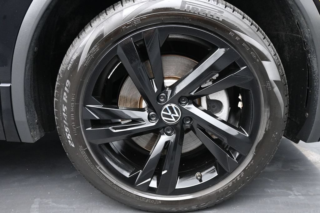 Used 2024 Volkswagen Tiguan SE R-Line AWD/4WD image 10