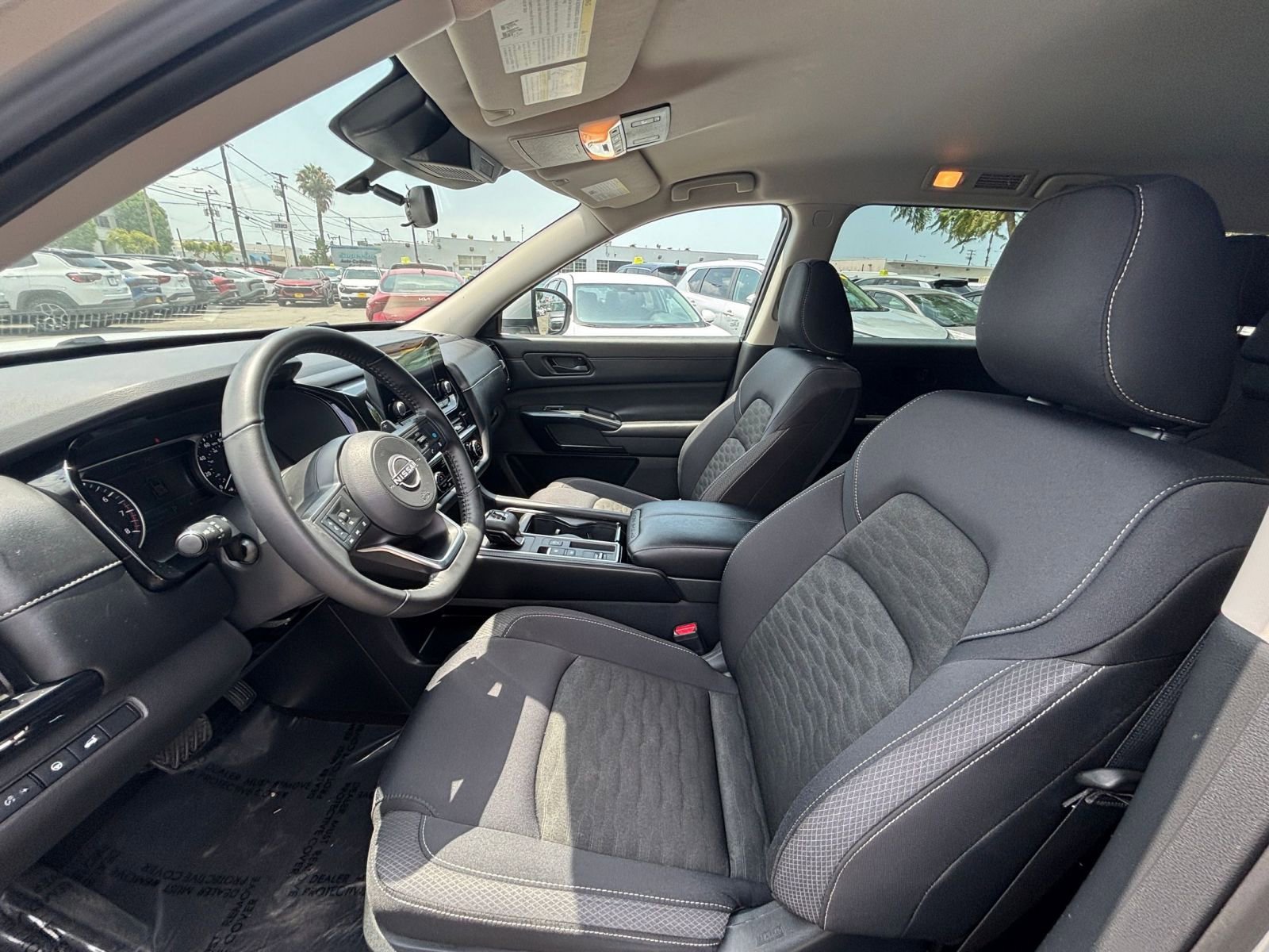 Used 2025 Nissan Pathfinder SV FWD image 30