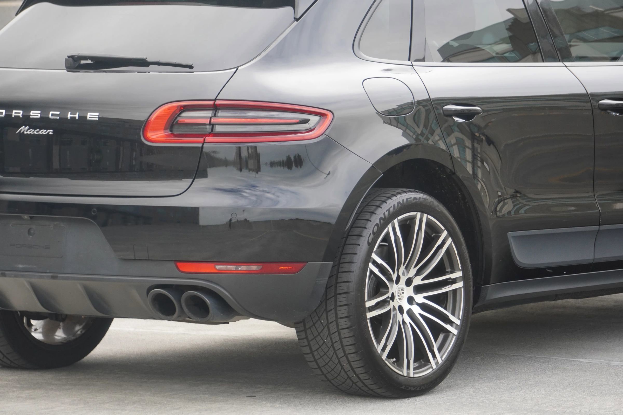 Used 2017 Porsche Macan image 17