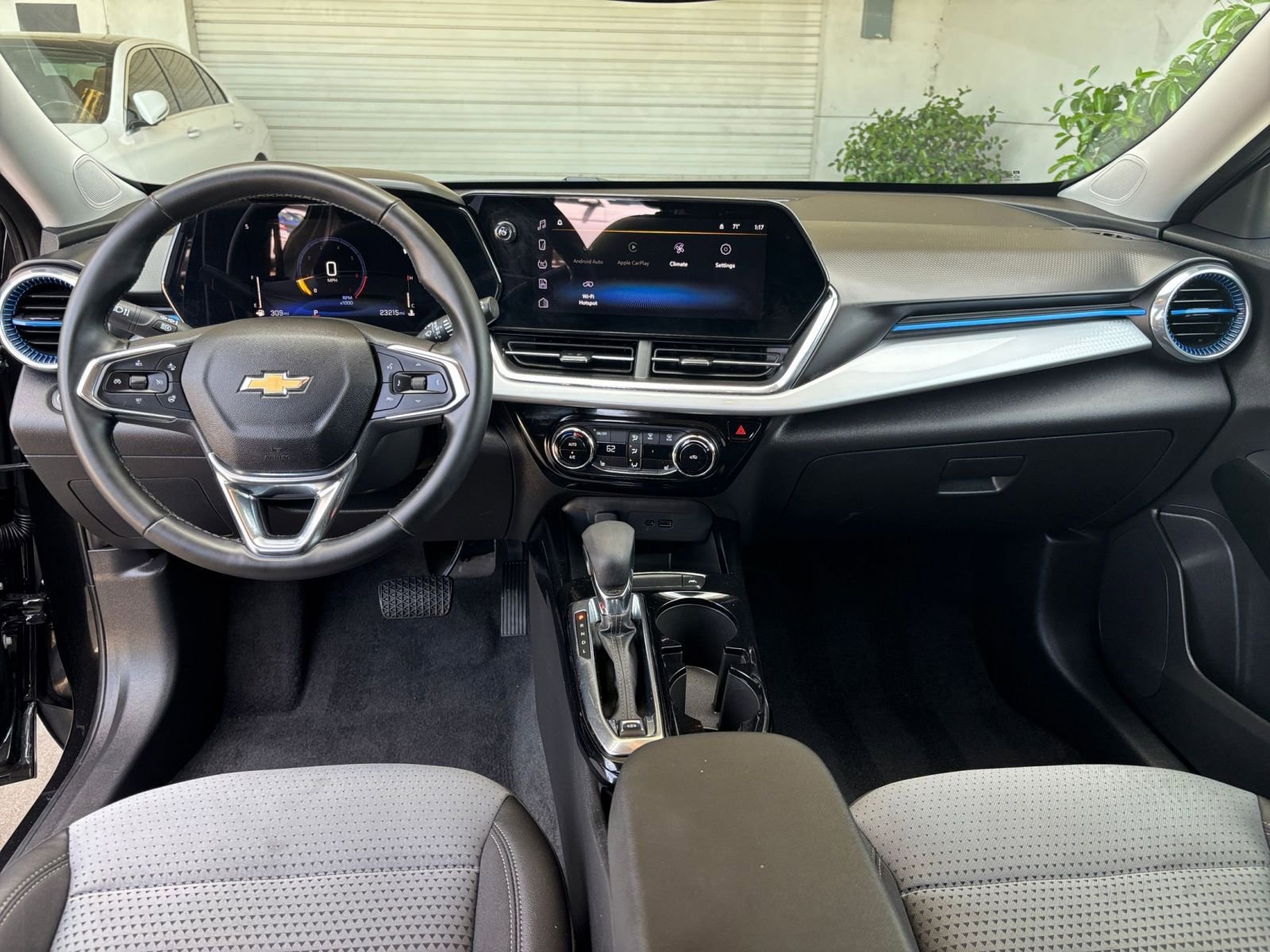 Used 2025 Chevrolet Trax LT w/ LT Convenience Package FWD image 33