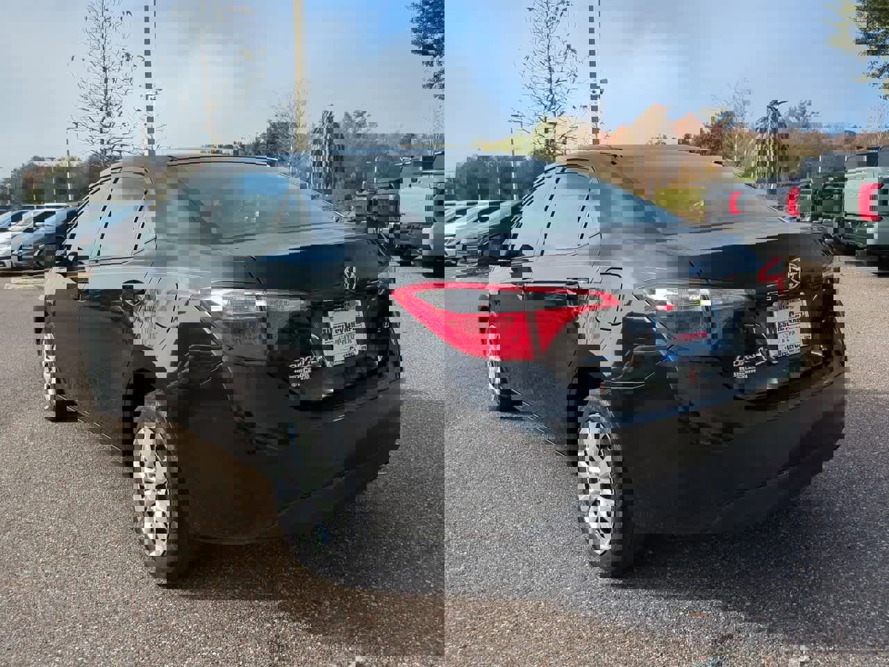 Used 2015 Toyota Corolla LE image 4