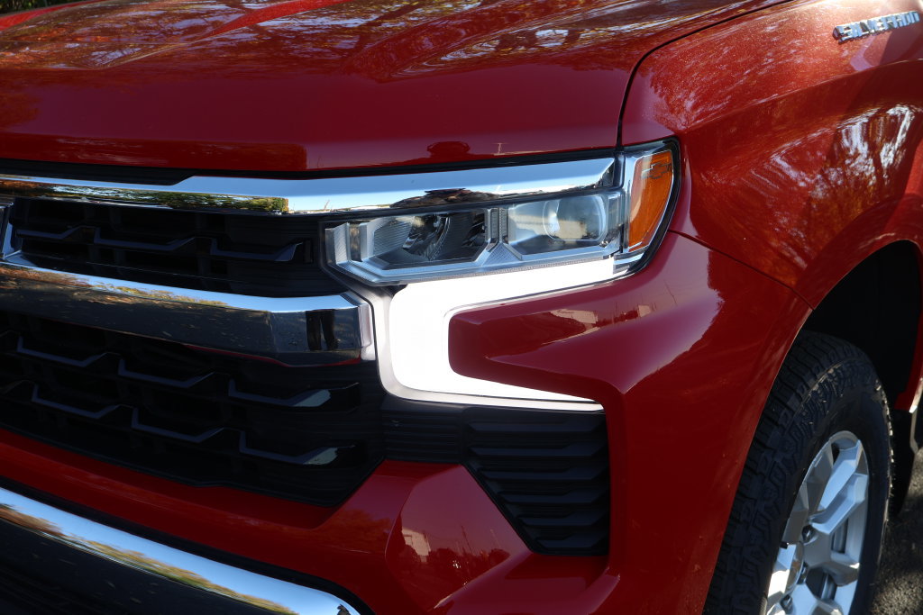 Certified 2024 Chevrolet Silverado 1500 LT AWD/4WD image 3