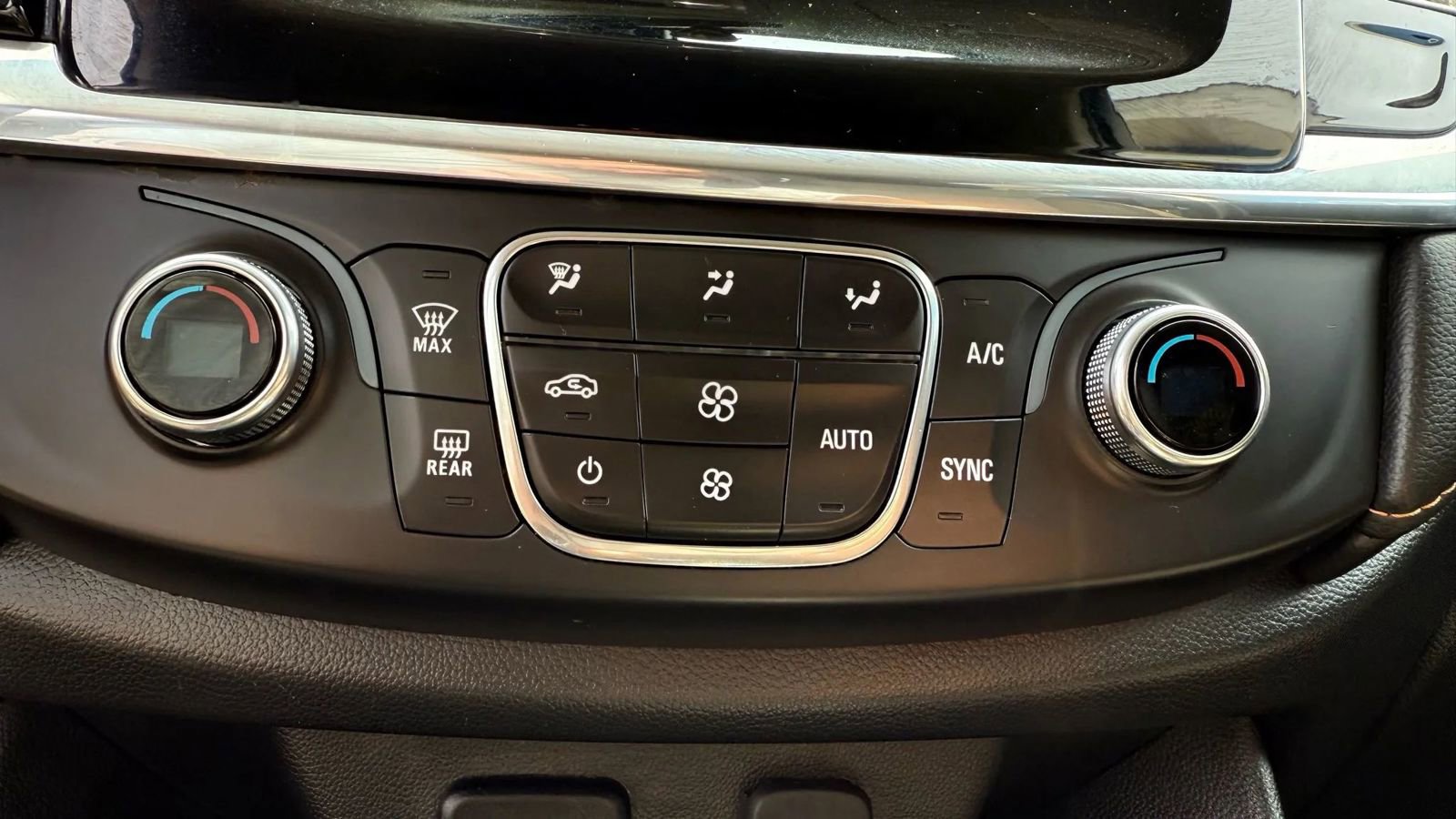 Used 2020 Chevrolet Traverse LS image 22