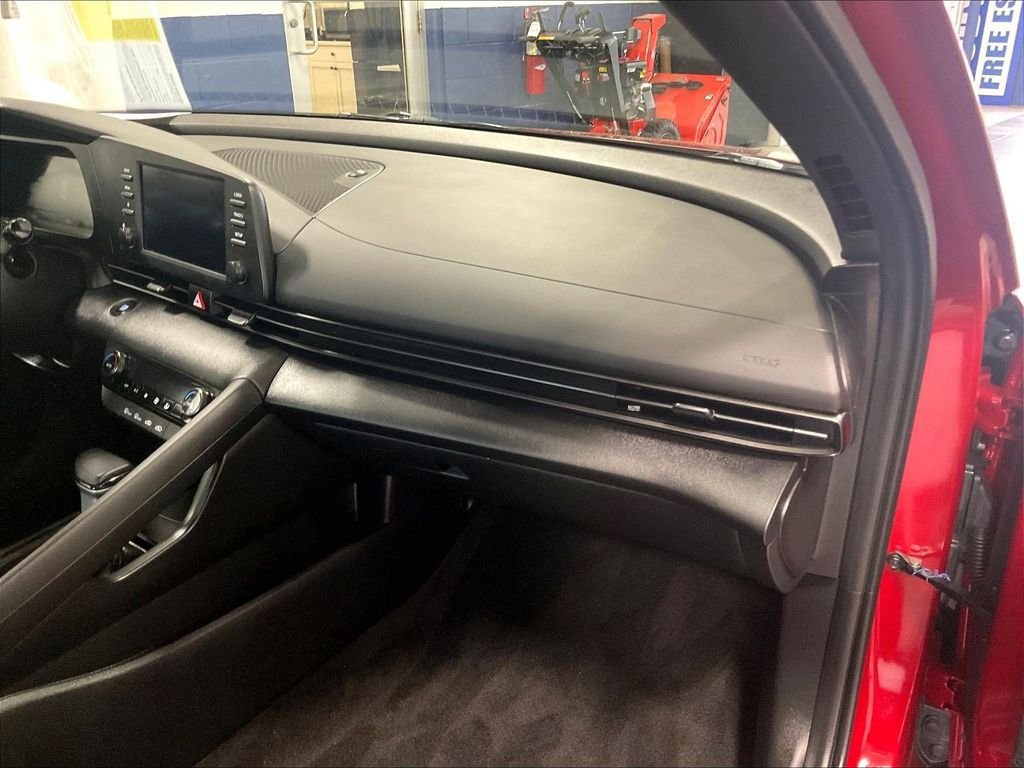 Certified 2025 Hyundai Elantra Sport FWD image 13