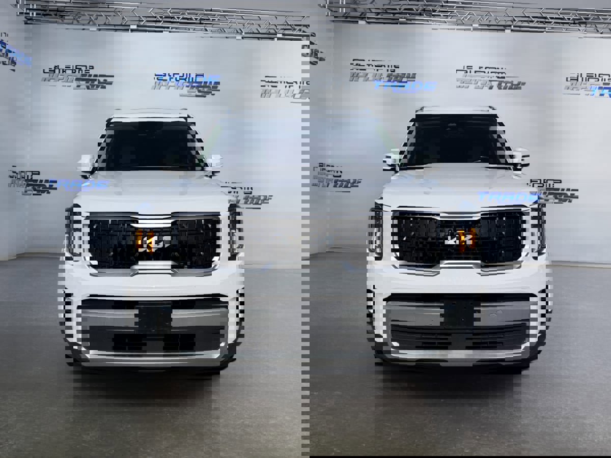 Used 2024 Kia Telluride EX w/ EX Captain's Chair Package image 2