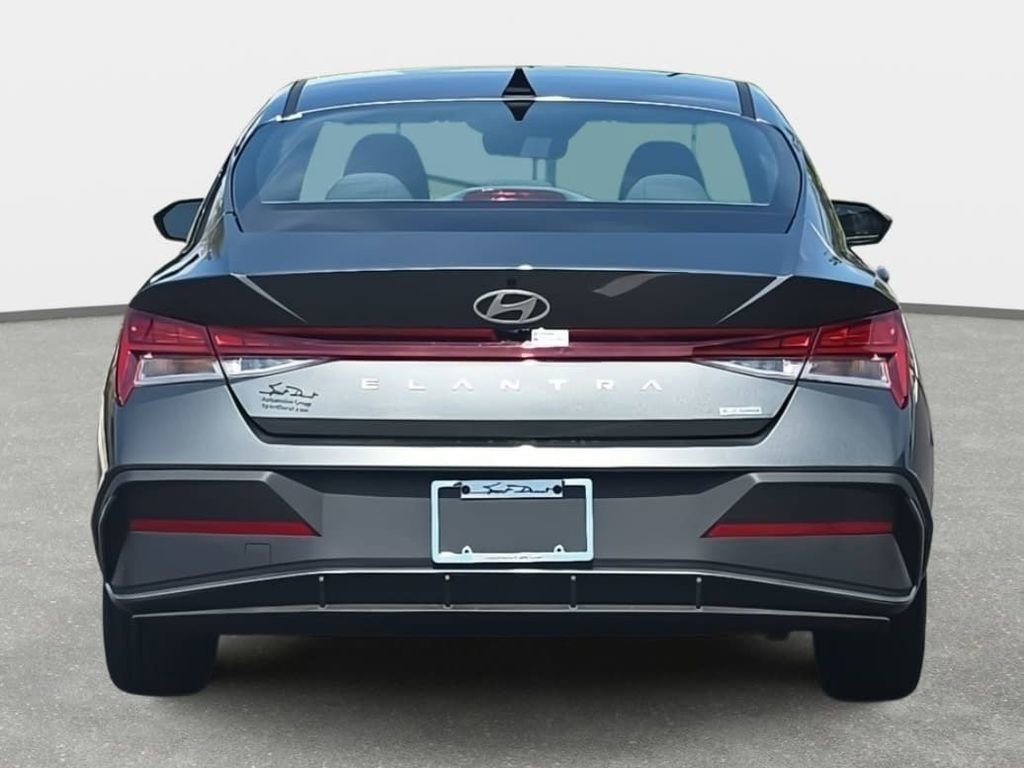 Used 2025 Hyundai Elantra Blue image 6