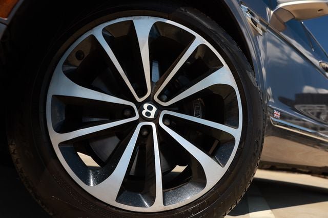 Used 2018 Bentley Bentayga AWD/4WD image 47