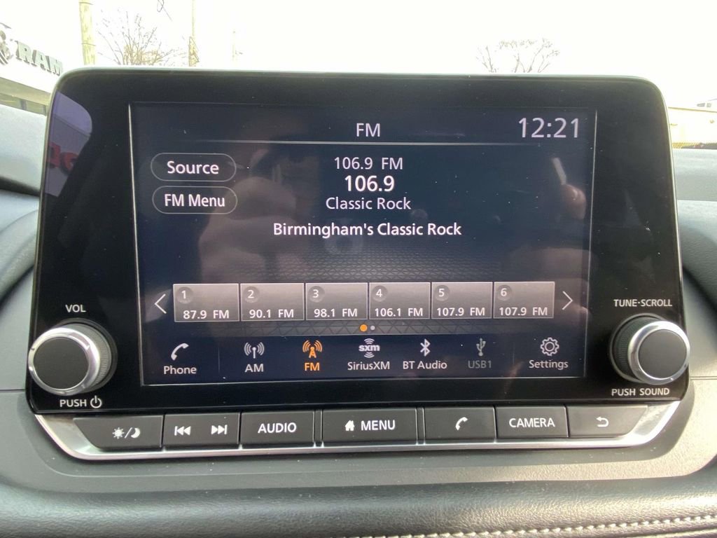 Used 2024 Nissan Rogue SV image 16