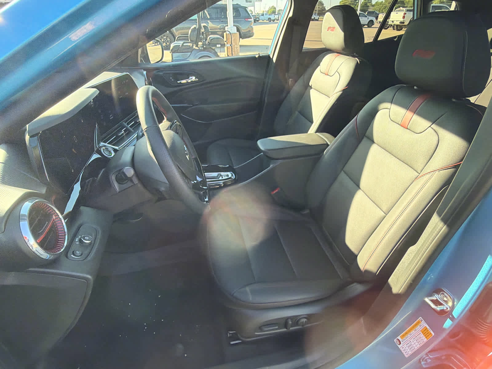 Used 2026 Chevrolet Trax RS w/ Sunroof Package FWD image 34