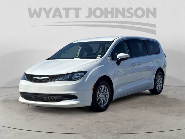 Used 2023 Chrysler Voyager LX FWD image 1
