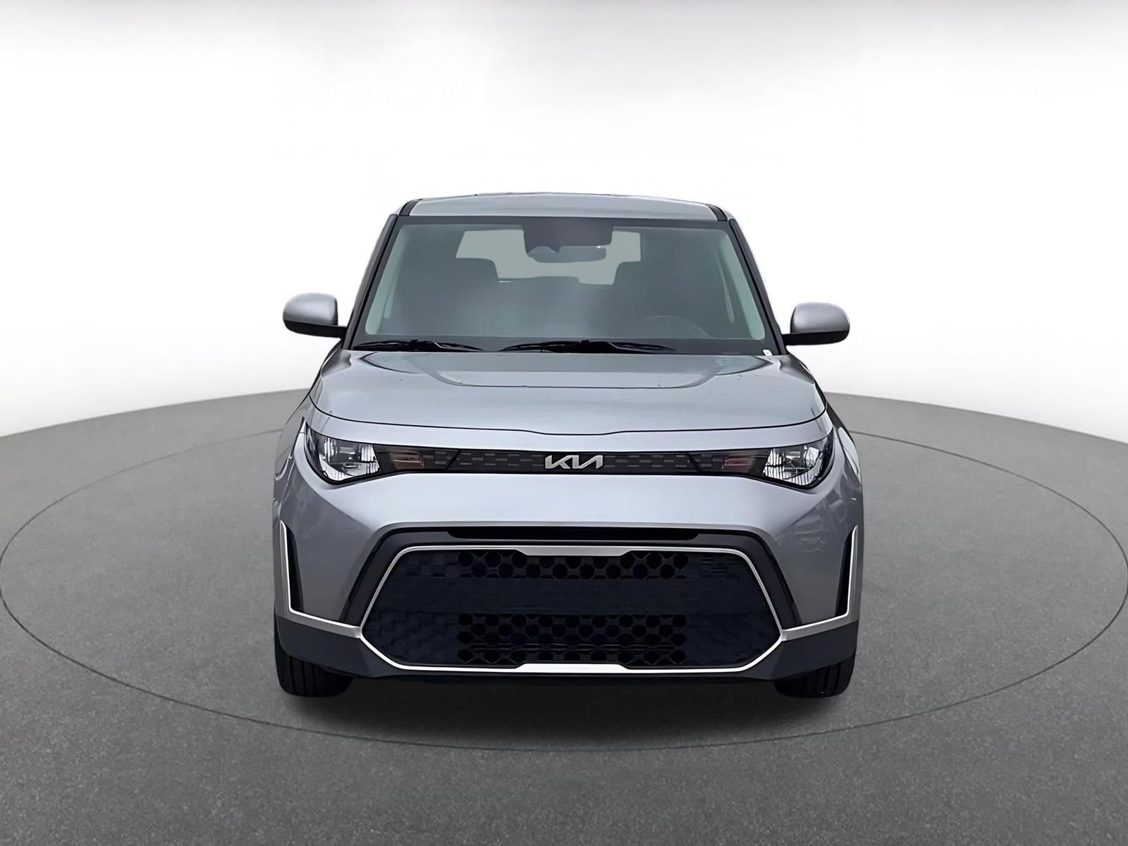Used 2025 Kia Soul LX w/ LX Technology Package FWD image 3