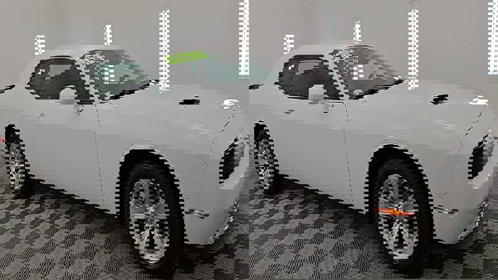 Used 2023 Dodge Challenger SXT image 6