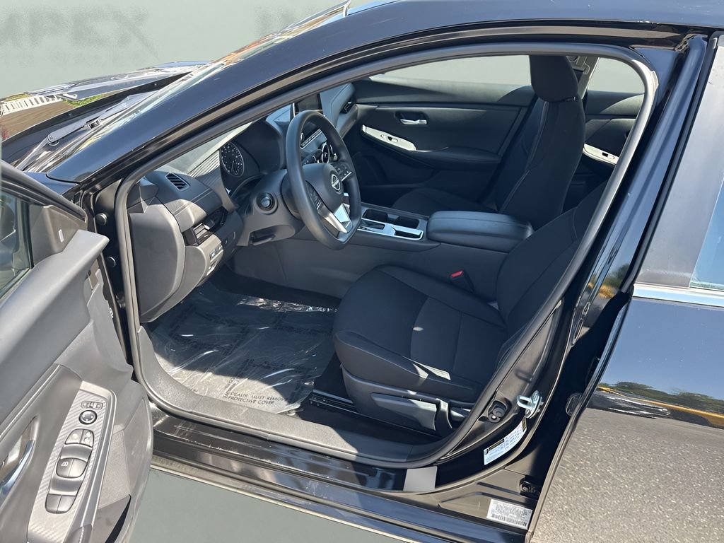 Used 2025 Nissan Sentra SV FWD image 9
