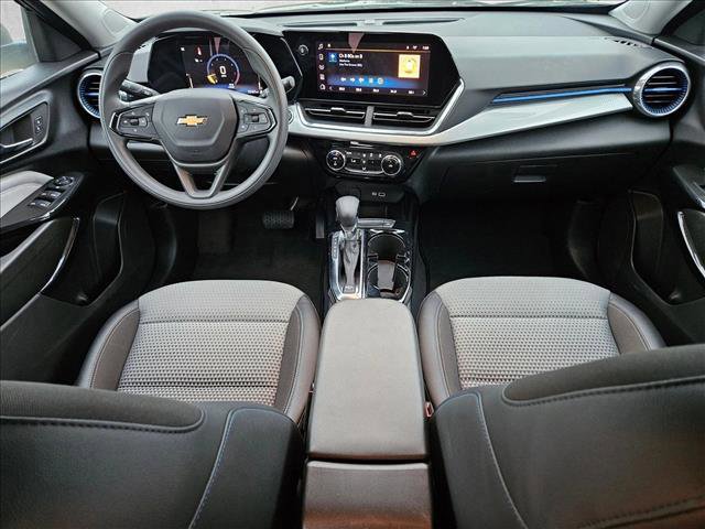 Used 2025 Chevrolet Trax LT image 18
