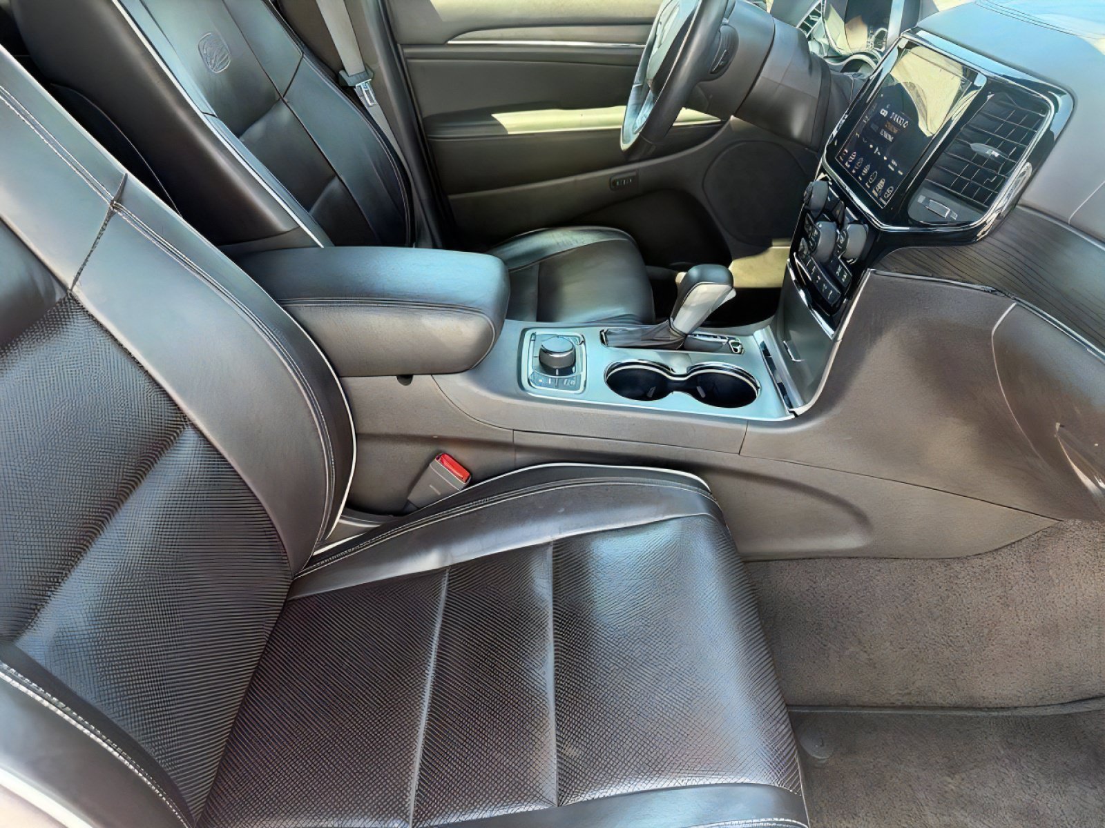 Used 2019 Jeep Grand Cherokee Overland AWD/4WD image 11
