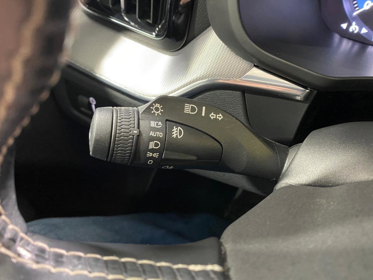 Used 2021 Volvo XC60 T5 R-Design image 23