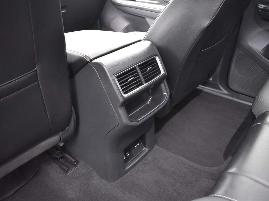 Used 2024 Volkswagen Atlas Cross Sport SE image 28