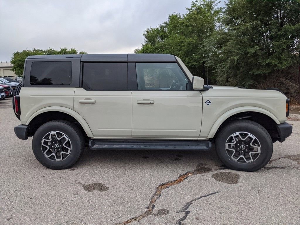 New 2025 Ford Bronco Outer Banks image 2
