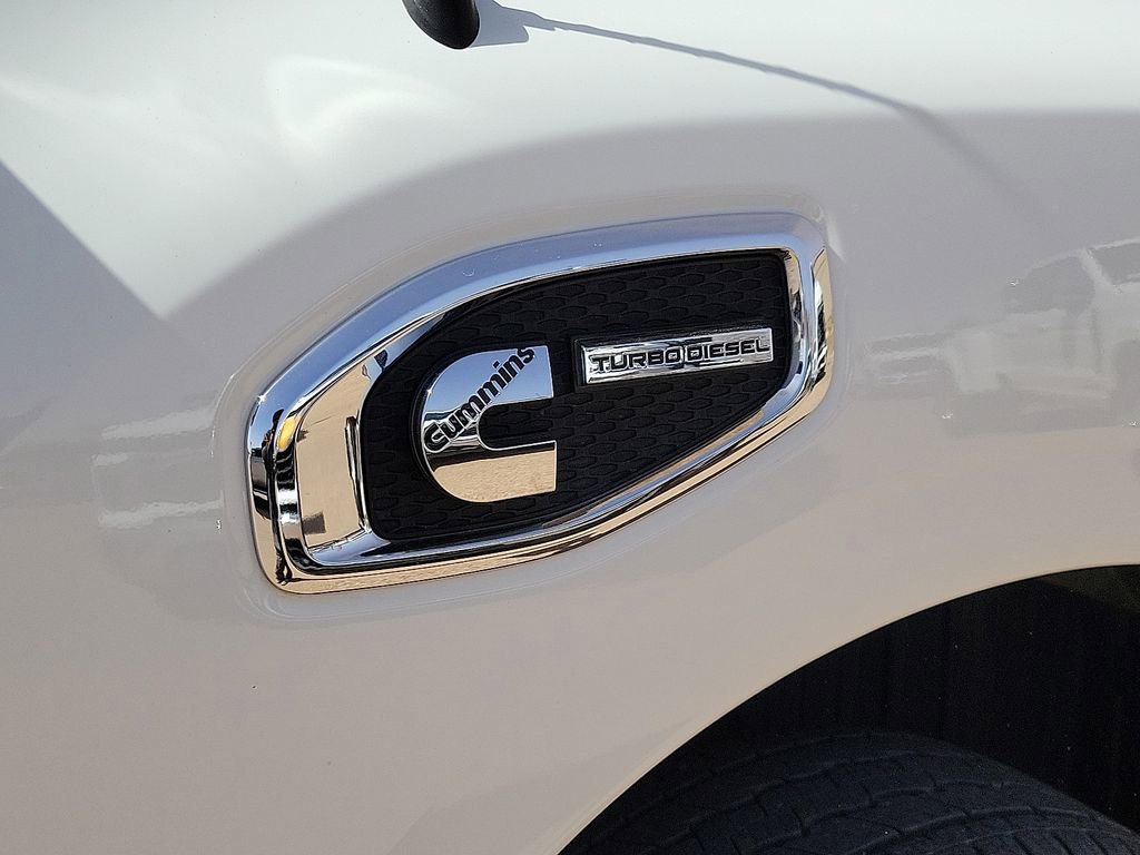 Used 2019 Nissan Titan SV w/ SV Convenience Package image 13