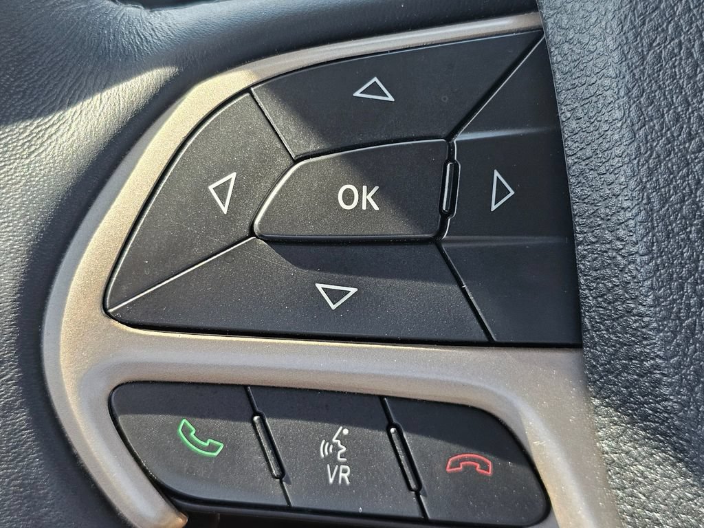 Used 2017 Jeep Cherokee Sport AWD/4WD image 36