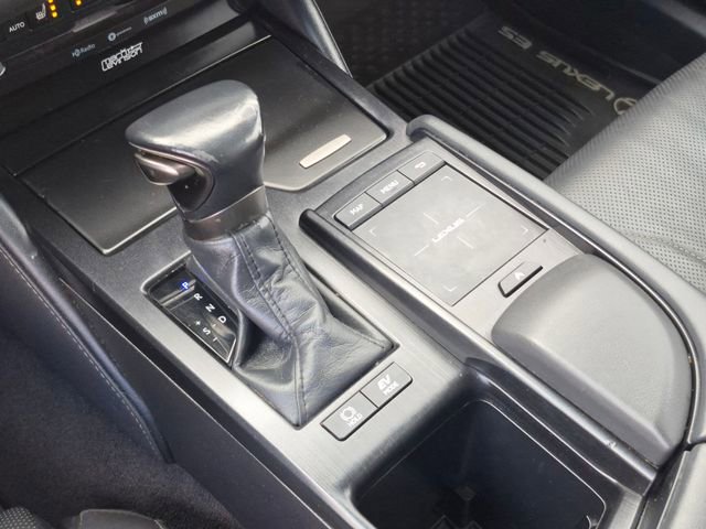 Used 2022 Lexus ES 300h w/ Luxury Package image 12